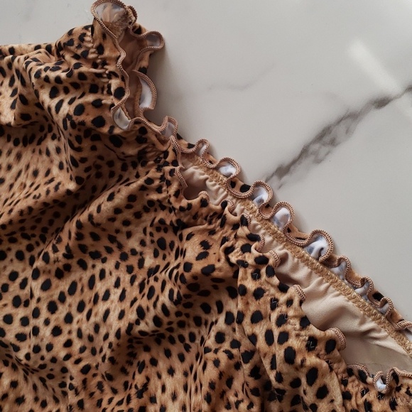 Shade & Shore Tunnel Keyhole One Piece Swimsuit - Leopard Print Size S (4-6) - Picture 10 of 16